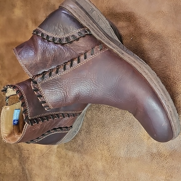 Weatherproof Genuine Leather Brown Ankle Booties - Picture 3 of 11
